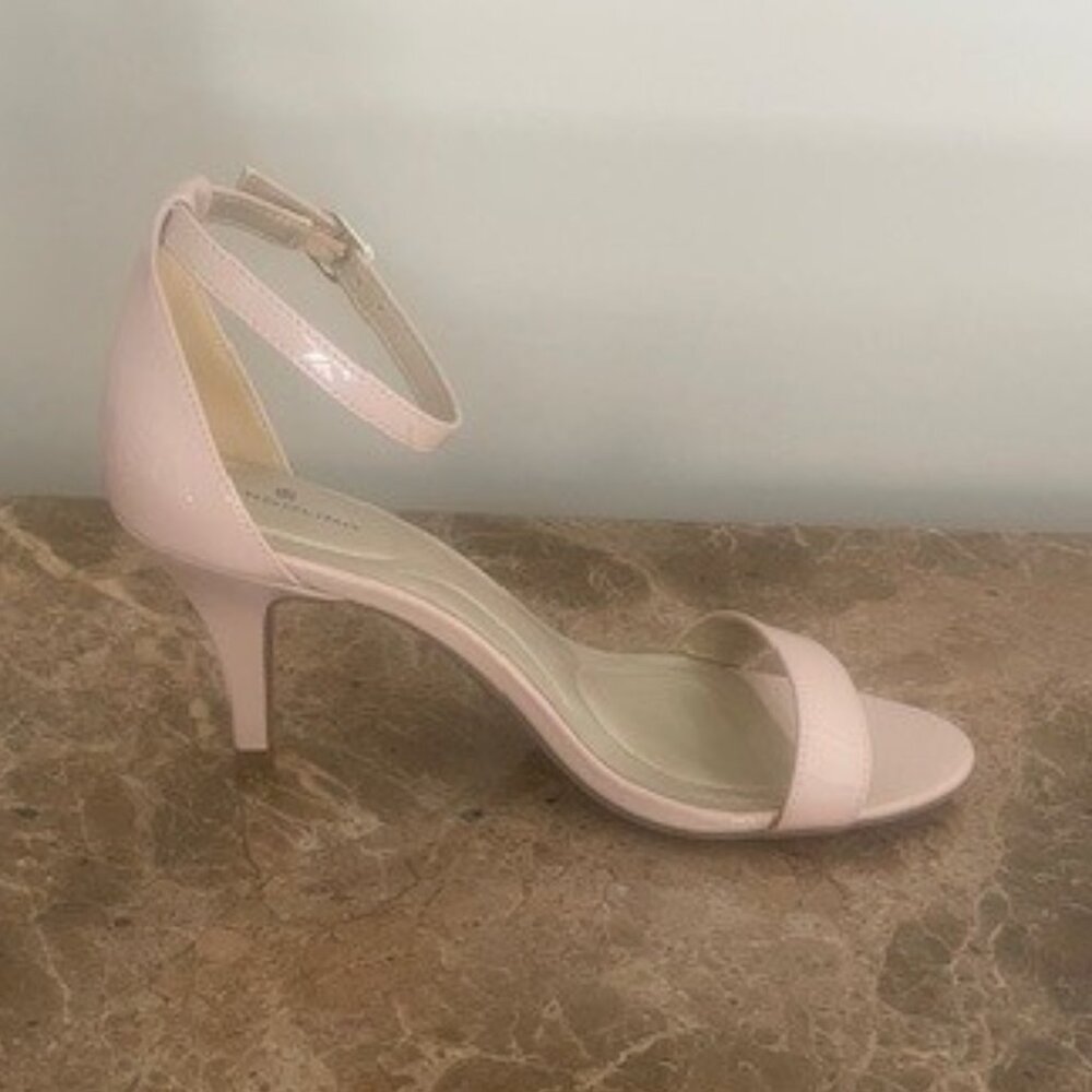 Bandolino Madia Nude Patent Leather Ankle Strap Kitten Heel Sandals – Size 7 - Picture 6 of 12